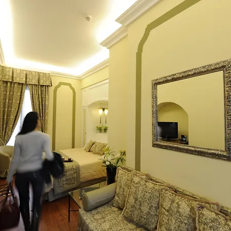 ル イソレ ホテル 3*