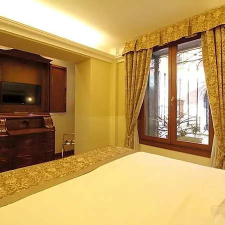 لي إزوله 3* البندقية